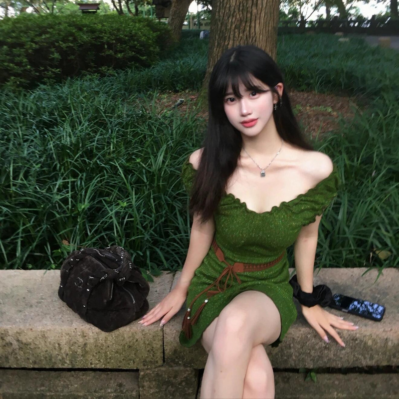 Korean-Style Chic Ruffled V-Neck Sleeveless Dress, Summer Gentle and Sweet Temperament, Youthful and Flattering, Waist-Cinching A-Line Dress