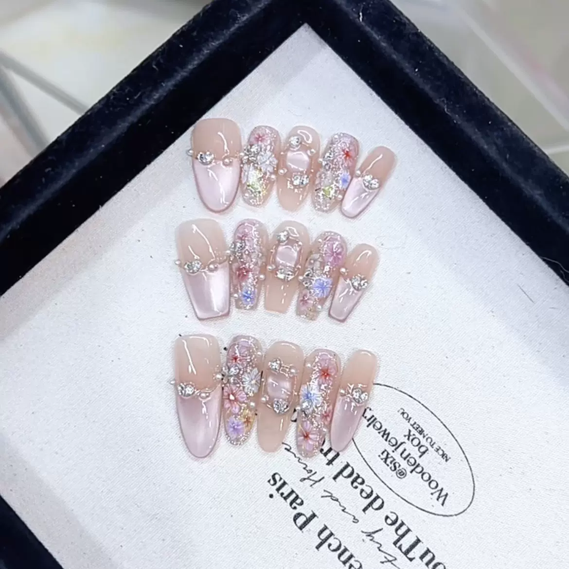 黛月达 手工穿戴甲春色满园立体五彩瓣花追光猫眼款气质美甲贴片