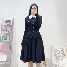 2026法式千金风高级撞色翻领钻扣针织中裙长袖收腰拼接百褶连衣裙