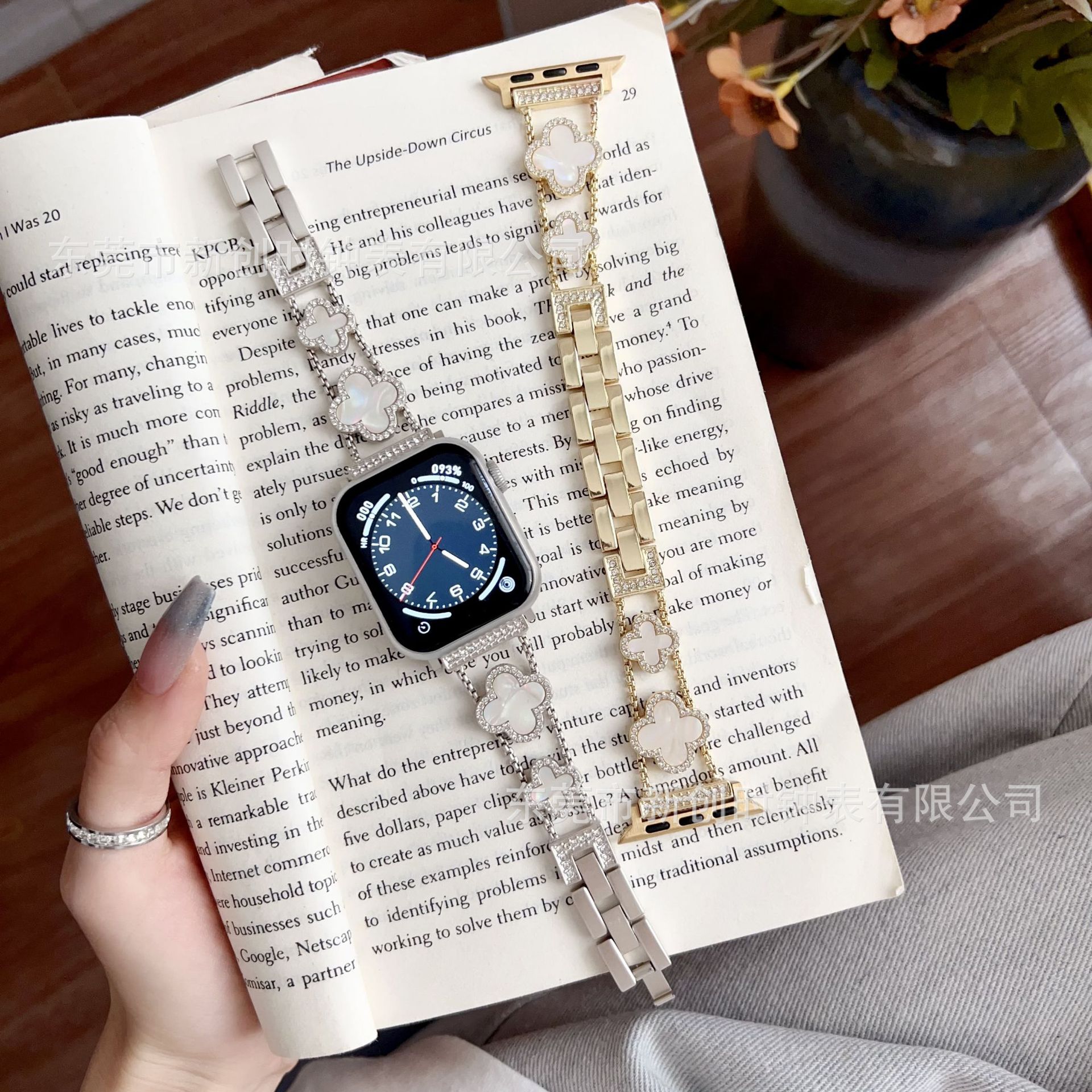 Correa de Metal con Trébol de Cuatro Hojas con Incrustaciones de Diamantes, Moderna y Compatible con Apple Watch SE1-11