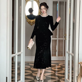 连衣裙;时尚休闲套装;女式T恤