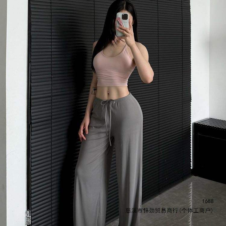 Soft and comfortable yoga pants, loose and breathable, wide-leg sports pants with elastic waist, straight drape, and a cool, relaxed feel for men.