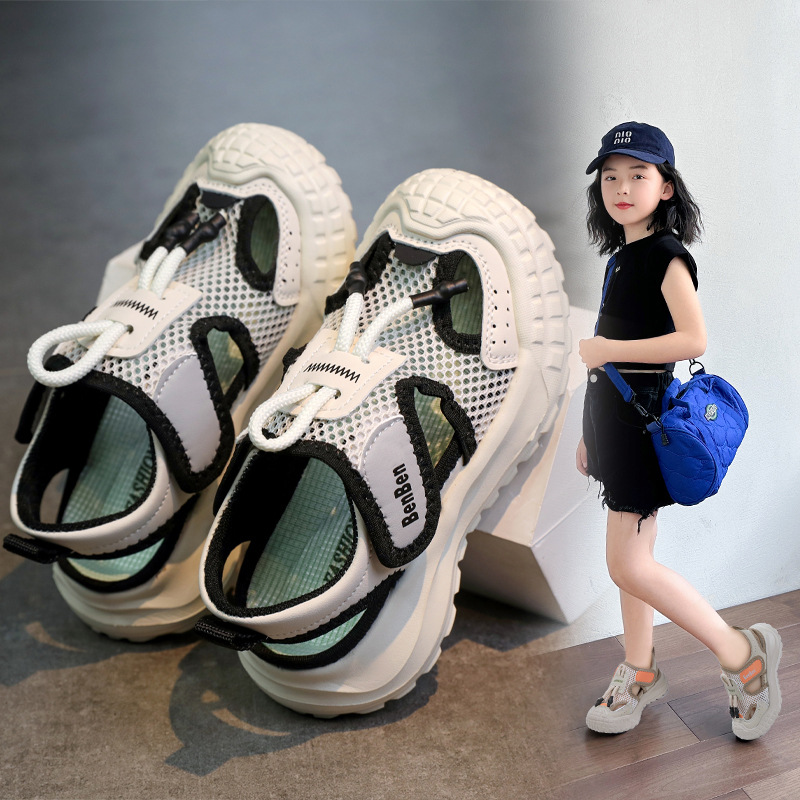 Sandalias Baotou para niñas 2025 verano nuevo estilo niños malla transpirable zapatos deportivos de playa zapatos de red huecos para niños de mediana edad image 4