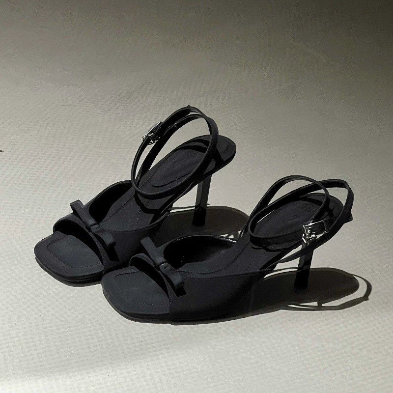 Анкле-strap серебристые сатиновые балетные туфли-слитто открытый носок женские босоножки на шпиле