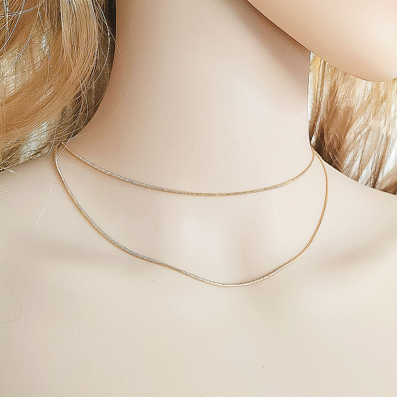 Collana a strati minimalista con catene delicate per donna_voghion.com