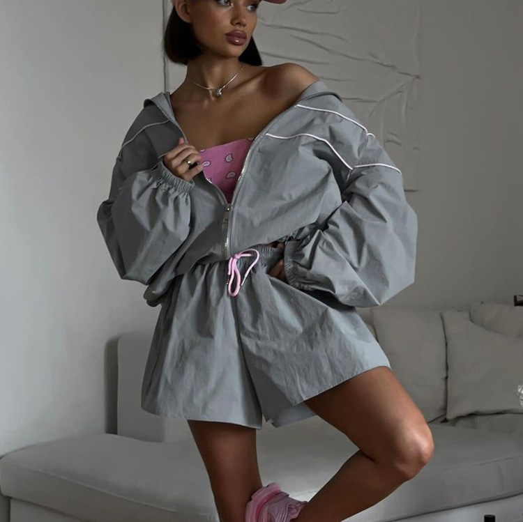 2026 New Sports Style Autumn Outfit for Petite Women, Long-Sleeve Jacket and Loose Shorts Two-Piece Set