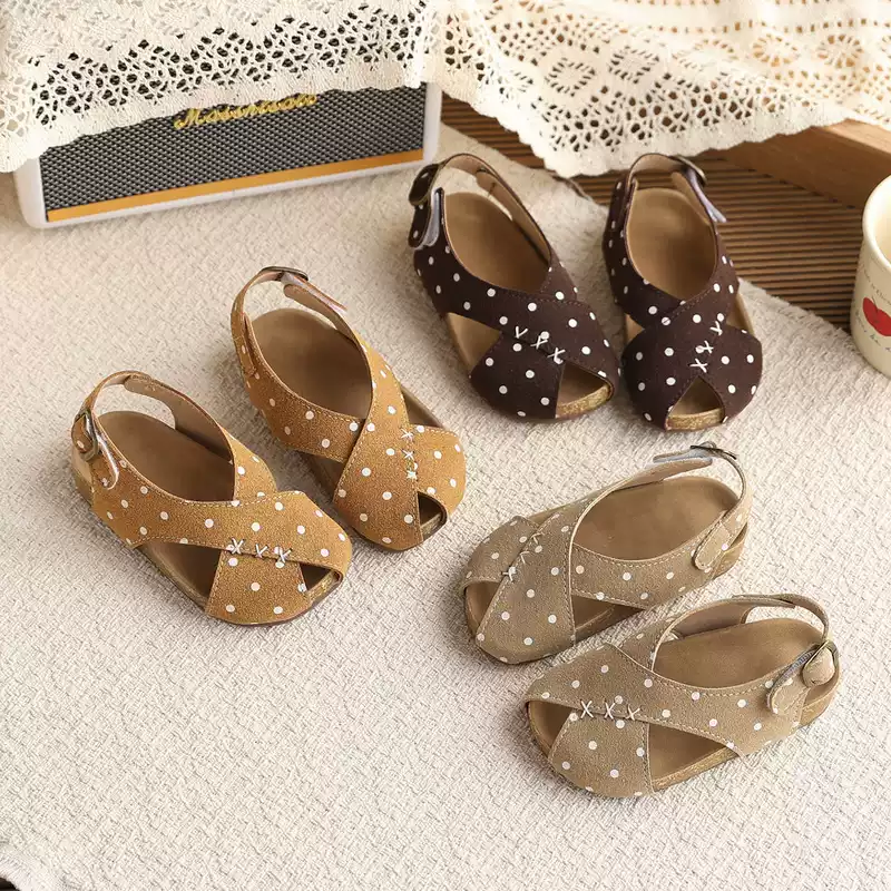 Children's summer sandals, retro beach footwear, soft sole, suitable with a skirt