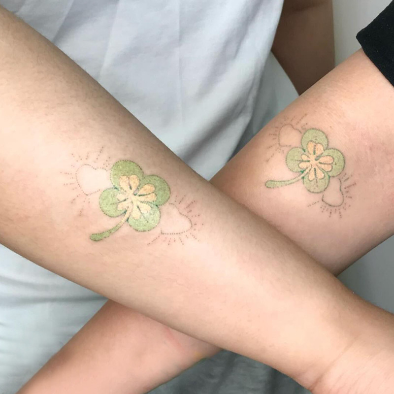 Lucky Four-Leaf Clover Couple Tattoo Stickers, Symmetrical Heart Design, Waterproof and Non-Fading, Gentle Style Arm Stickers Lucky Four-Leaf Clover Couple Tattoo Stickers, Symmetrical Heart Design, Waterproof and Non-Fading, Gentle Style Arm Stickers