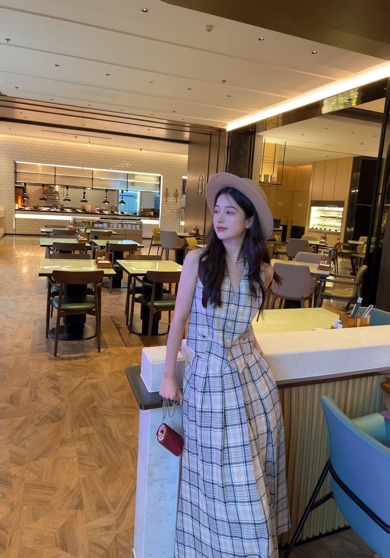 Bộ vest gile và chân váy linen kẻ caro cao cấp cho nữ — áo ghi lê chi tiết 2