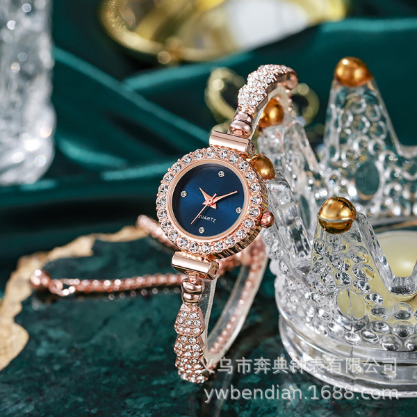 Quartz women's watch