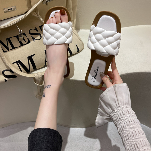 Summer new style flat-soled slippers for women, non-slip, Korean style, fashionable, versatile, women's sandals, women's outer wear wholesale