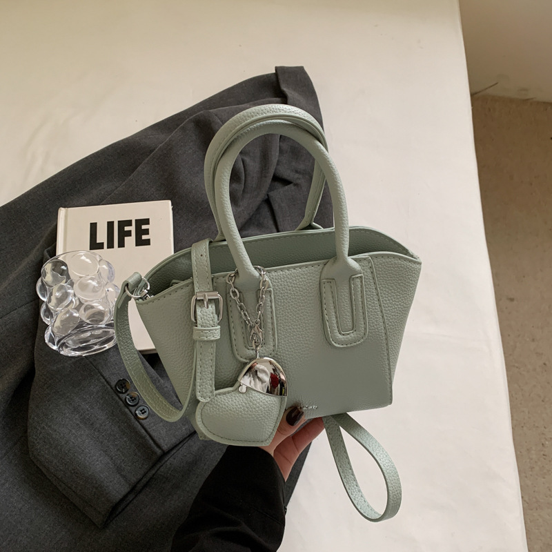 Bolso de cubo portátil de estilo caliente de moda para mujer 2025 nuevo bolso de hombro retro de nicho bolso de mensajero de moda de todo fósforo de moda