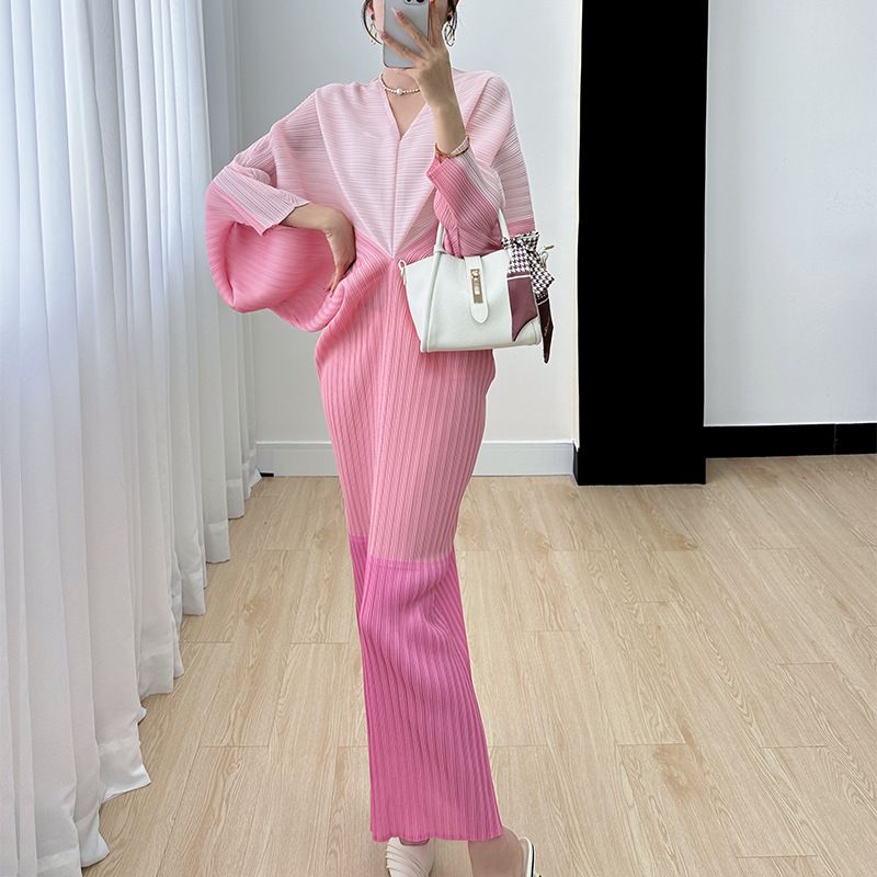 Issey Miyake Long Dress Summer New High-End Niche Style Color-Blocking Ruched Youthful Batwing Sleeve Women's Thin Dress Issey Miyake Long Dress Summer New High-End Niche Style Color-Blocking Ruched Youthful Batwing Sleeve Women's Thin Dress