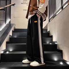 コーデュロイのズボンの男性の春と秋の青少年のゆったりしたまっすぐな筒の広い足のズボンの潮流の男子学生の運動のレジャーのズボンの男性