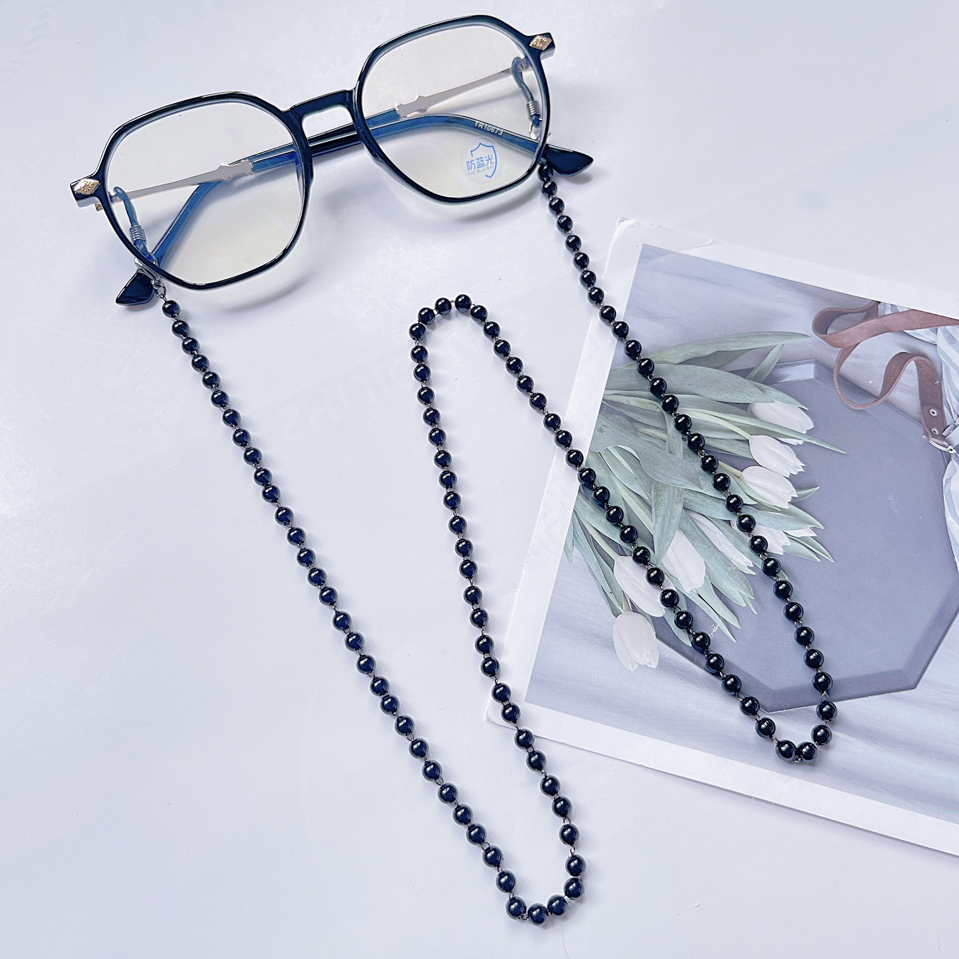 Fashionable Muslim Hijab Mask Chain MAC006 with pearl accents, versatile as a glasses chain1