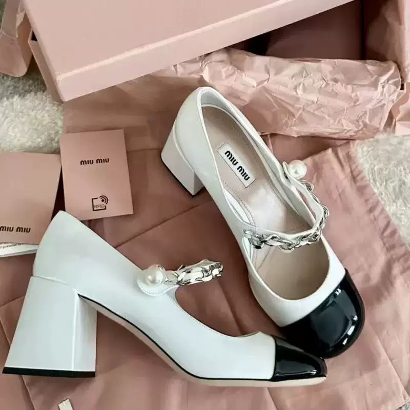 Женские туфли Мэри Джейн в стиле ретро, ​​французские туфли miu *, маленькие кожаные туфли на высоком каблуке с квадратным носком, маленькие кожаные туфли в сказочном стиле, туфли на толстом каблуке из лакированной кожи с жемчугом