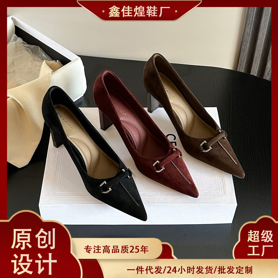 Giày cao gót mũi nhọn gót thô 6–8 cm bằng vải nhung có khóa kim loại, kiểu Pháp cổ điển — Màu nâu, Màu đỏ rượu, màu đen