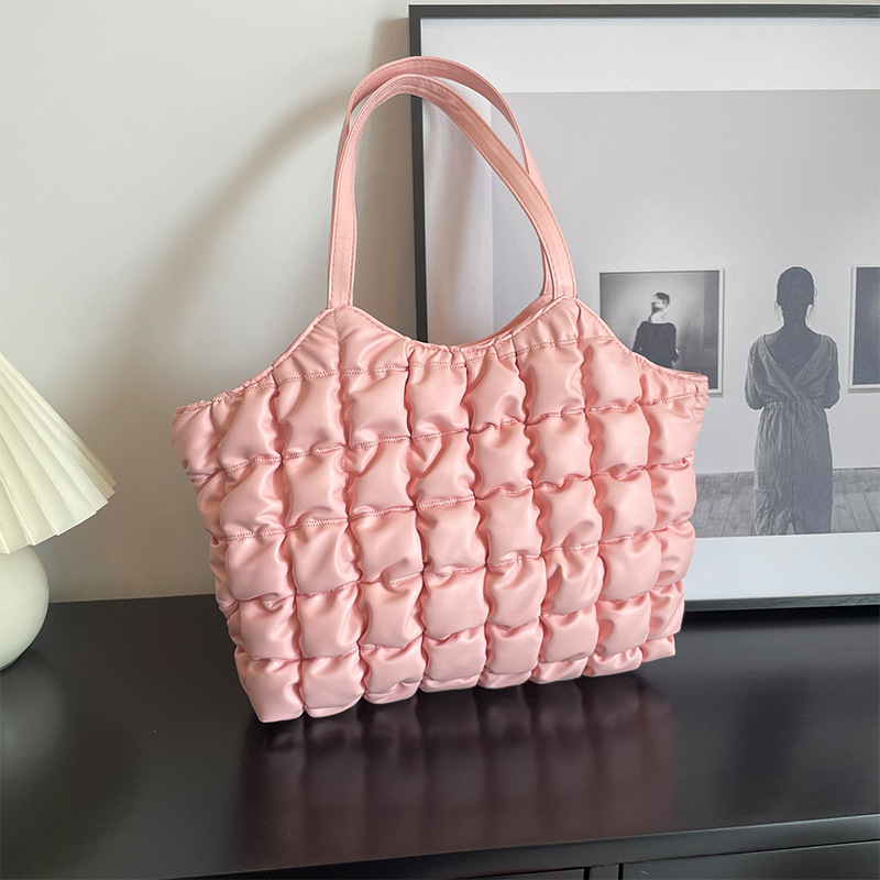 Cloud Fold Bag mit großem Fassungsvermögen Außenhandel Neue Stickgarnmode Tragbare Pufftasche Pendelschulter-Damen-Einkaufstasche_voghion.com