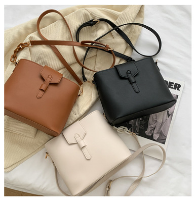 Manufactor wholesale Spring Female bag Belt decorate Bag 2021 new pattern Texture chain One shoulder Messenger Bucket bag