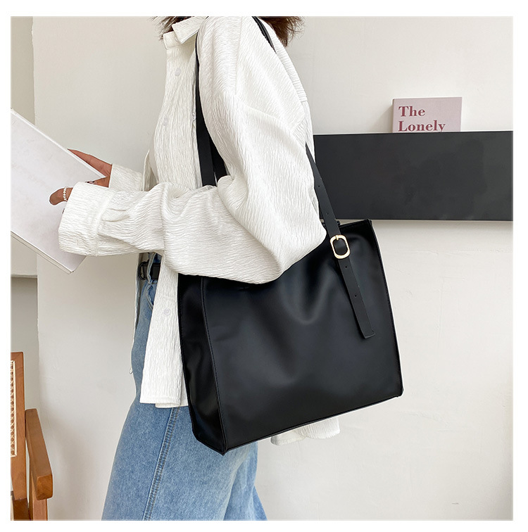 New Simple Casual Large-capacity One-shoulder Bag Wholesale Nihaojewelry display picture 16