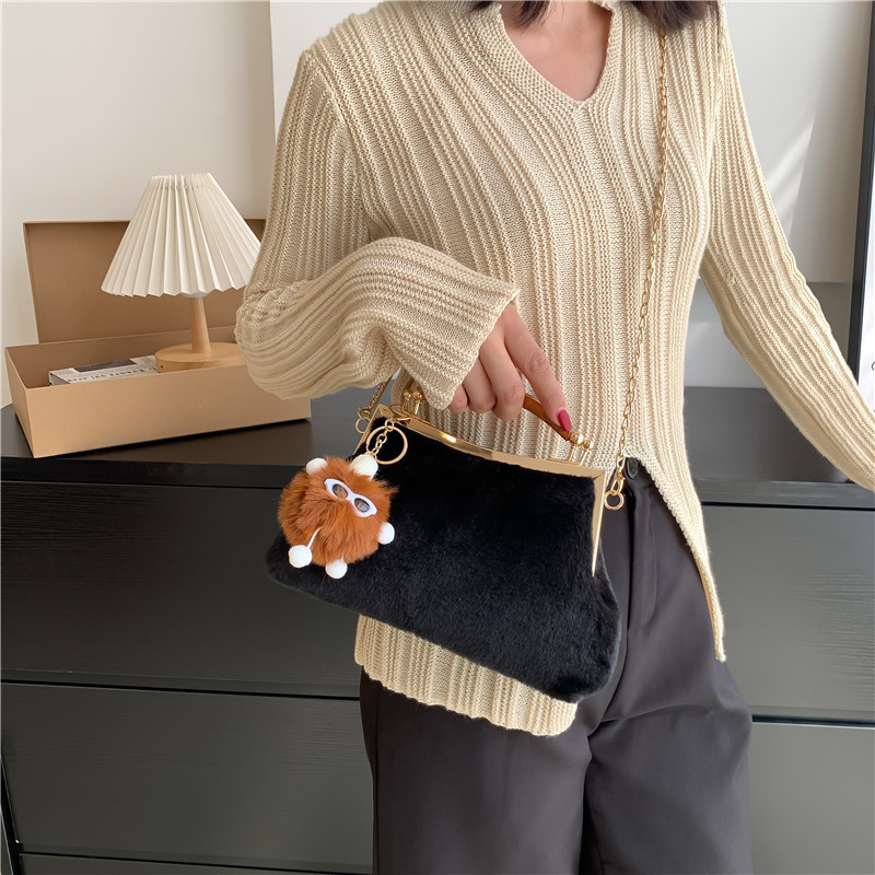 Women's Small Autumn&winter Plush Solid Color Fashion Ornament Square Lock Clasp Clutch Bag display picture 4