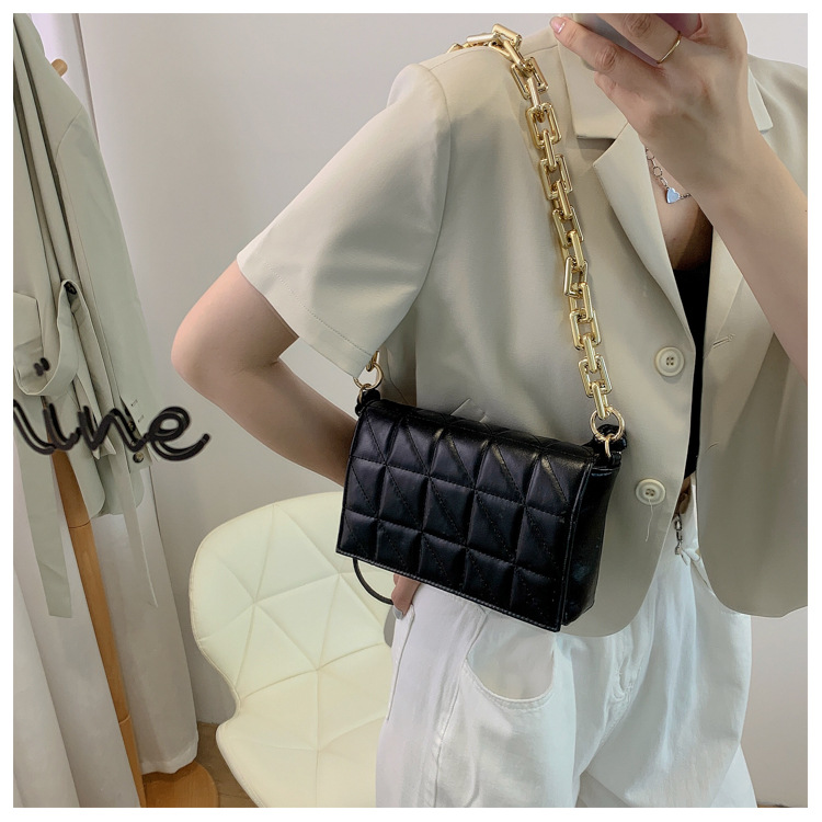 Nihaojewelry Korean Style Lattice Thick Chain Single Shoulder Underarm Handbag Wholesale display picture 12