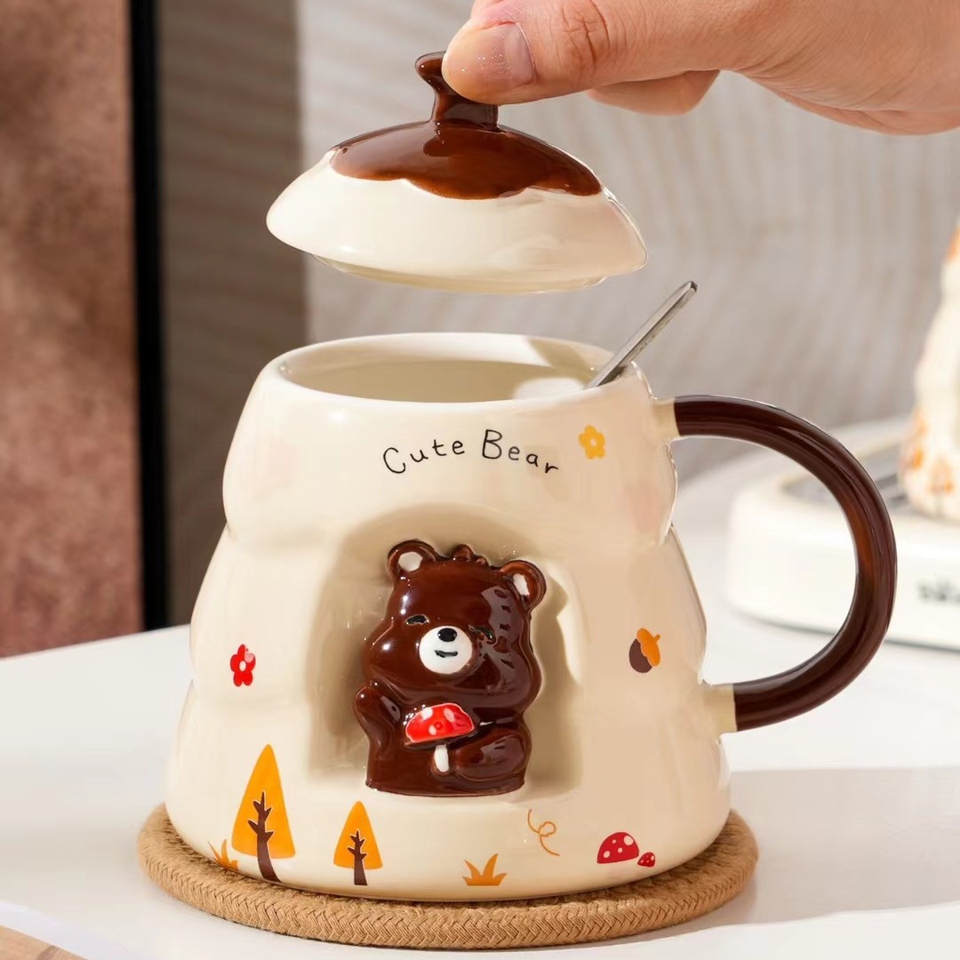 Oso de dibujos animados creativo Taza de cerámica con tapa cuchara Linda taza de café con regalo de la mano de alta apariencia en relieve muñeca taza