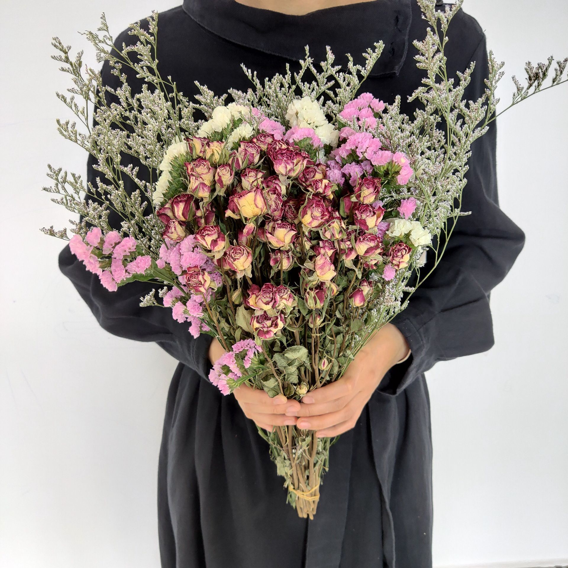 새로운 레오 로즈 + 핑크와 화이트 잔디