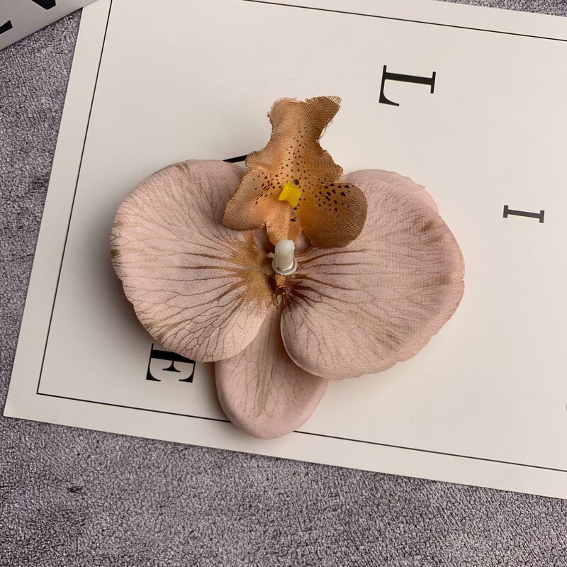 絹布の胡蝶蘭の花の頭は花の壁の部品の花の材料の頭をシミュレーションして髪を飾ってdiyの手作りの結婚祝いの贈り物を挟んで造花を飾ります。|undefined