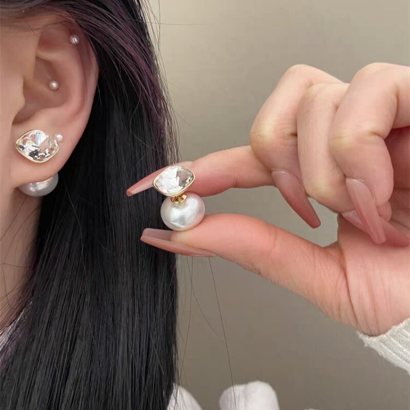 Popular Champagne-Colored Sugar Cube Pearl Earrings for Women, Simple and Wearable in Front and Back, High-End Fashion, Internet Celebrity Elegant Earrings Trend Popular Champagne-Colored Sugar Cube Pearl Earrings for Women, Simple and Wearable in Front and Back, High-End Fashion, Internet Celebrity Elegant Earrings Trend