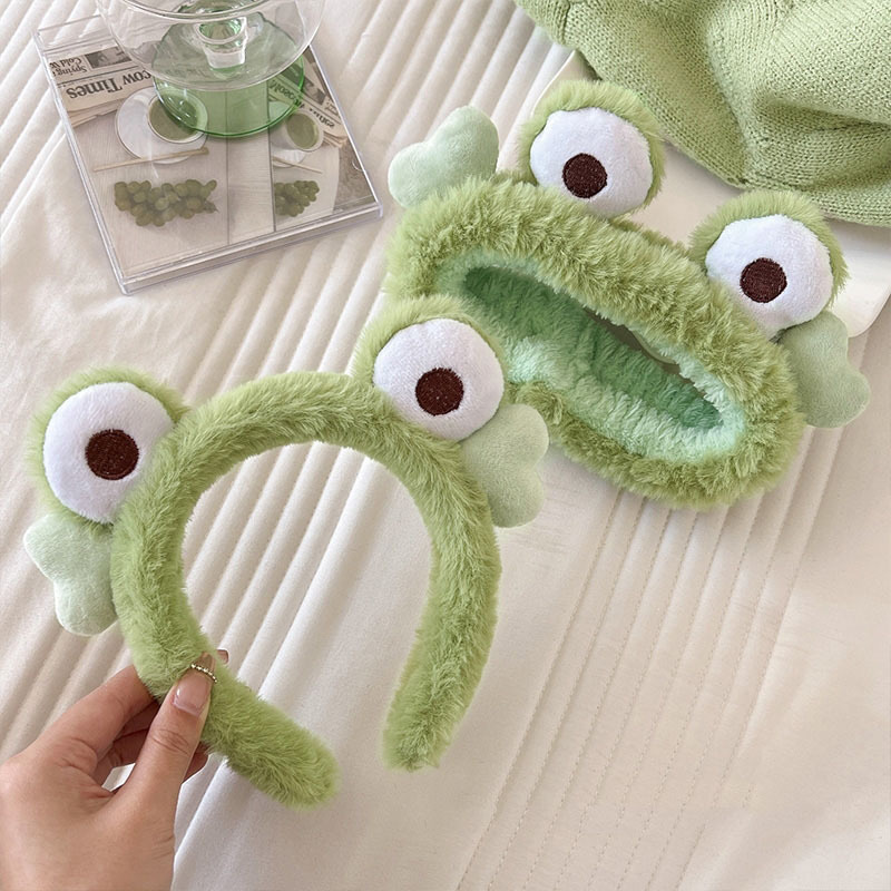 Otoño y invierno lindos bandas de cabello de ranas para mujeres máscaras faciales para lavar la cara dibujos animados de peluche bandejas de cabello extrañas tarjetas de cabello al por mayor