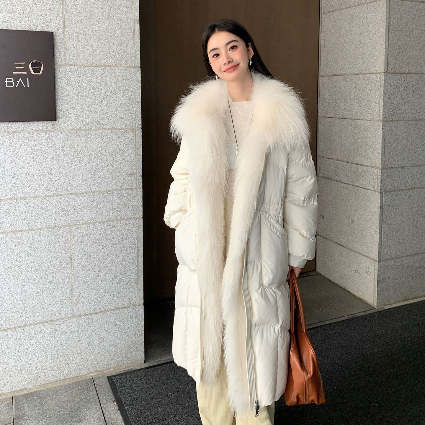 2025冬季新款鹅绒羽绒服女休闲长款貉子毛皮草大毛领外套海宁爆款