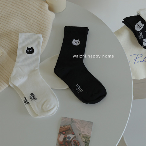 Kitten mid-calf socks for women cartoon trendy embroidered kitten lady cartoon avatar same style black and white cotton socks