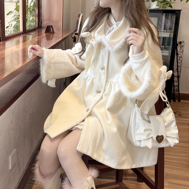 小个子娃娃领白色外套女秋冬季感加绒加厚毛呢子大衣新款