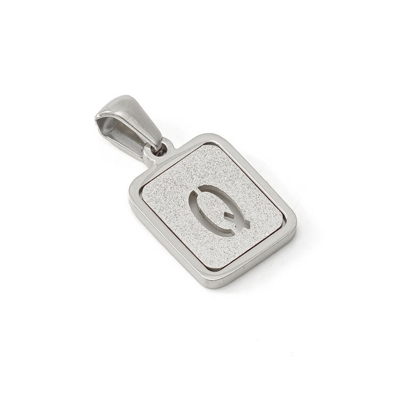 Nueva moda de acero inoxidable letra inglesa colgante de fábrica al por mayor carta prensada en arena titanio acero 18K Commuter todo partido