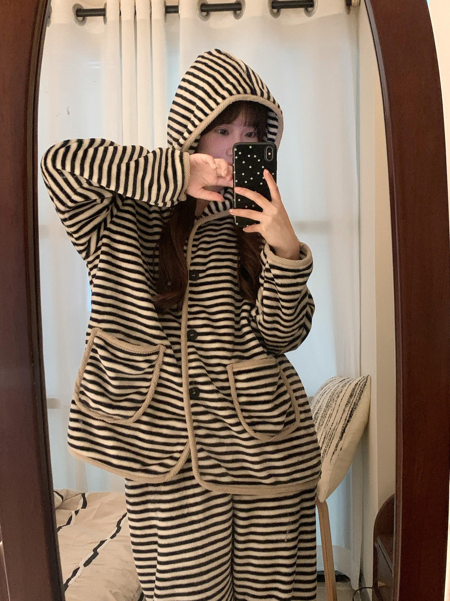 Transmisión en vivo de invierno transfronterizo cálido más pijamas engrosados de terciopelo mujeres lindo rebeca de solapa de ins servicio a domicilio de una pieza