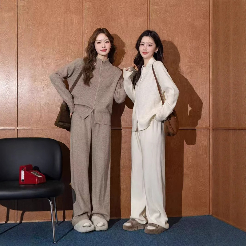 Korean and Japanese Style Knitted Zip-Up Cardigan and Wide-Leg Pants Set for Women, Loose and Casual Style, 2026 Autumn and Winter Two-Piece Set