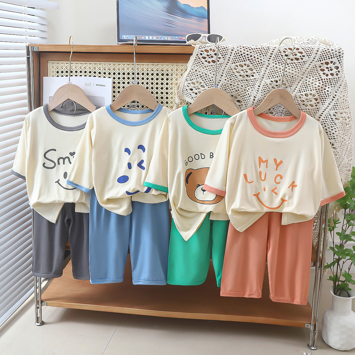 El nuevo traje de manga tres cuartos de servicio a domicilio de Yasser, pijamas de estilo caliente para niñas y tesoros para hombres, ropa de aire acondicionado para niños grandes y delgados de verano