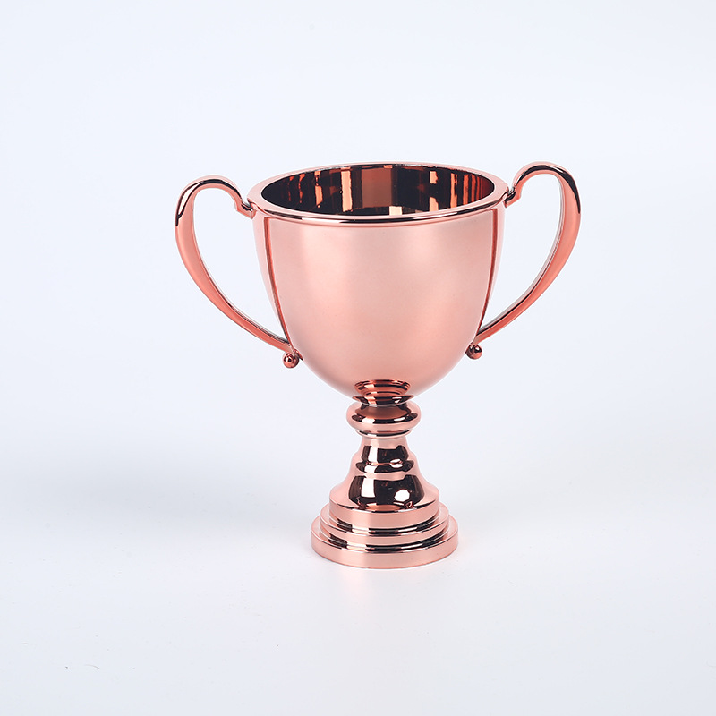 Inventario de trofeos de plástico pequeños adornos para niños incentivar regalos de plástico proceso galvanizado trofeos personalizados en blanco sentido superior