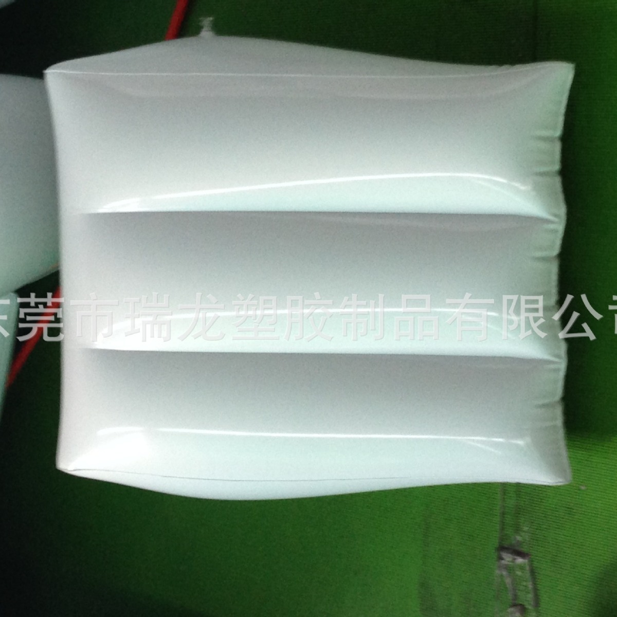 东莞源头工厂定作PVC加厚靠垫  三角立体床边靠枕 充气三角枕