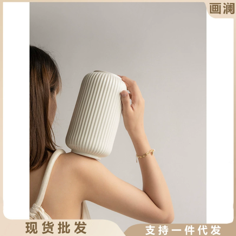 Дом Xiaoyou 〖Закрой глаза!Сильный толчок〗 Белая рельефная керамическая ваза Декор гостиной Цветочная отделка с небольшими дефектами