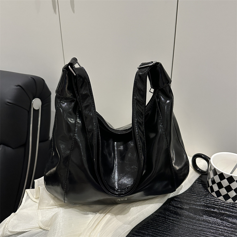 Bolsa de viaje casual de gran capacidad para mujeres 2025 primavera y verano nueva moda versátil hombro de hombro con una sensación relajada bolso