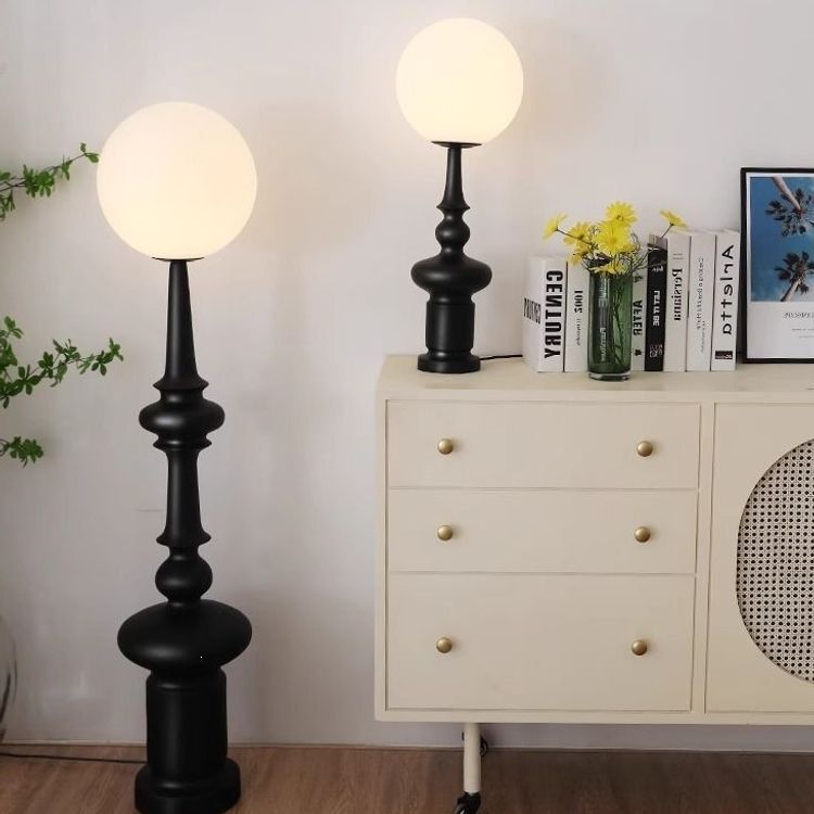 Italian-Style Retro Roman Column Floor Lamp Next to the Sofa in the Living Room, Light Luxury Bedroom Bedside Lamp with a Vintage High-End Feel Italian-Style Retro Roman Column Floor Lamp Next to the Sofa in the Living Room, Light Luxury Bedroom Bedside Lamp with a Vintage High-End Feel