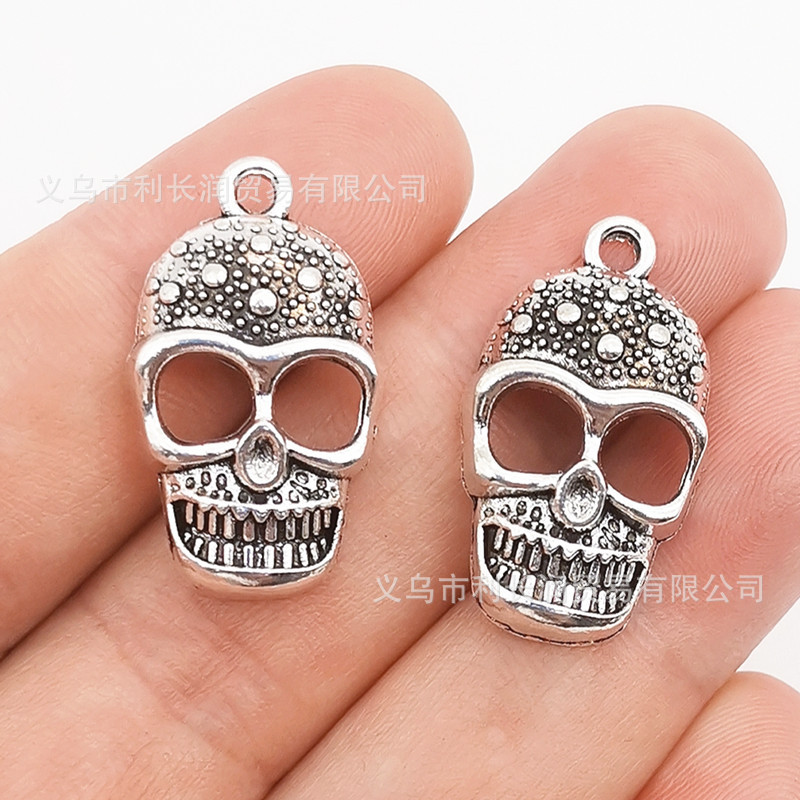 メーカーはハロウィンの鬼頭パンクのスカルのペンダントDIY合金のアクセサリーを提供しています。