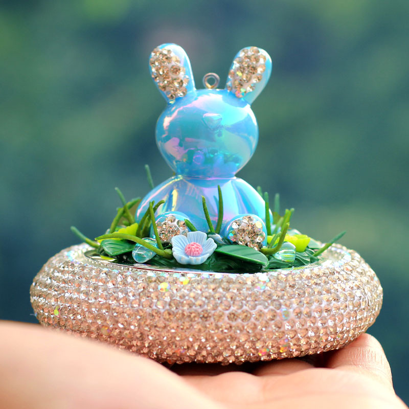 Conejito de diamantes con incrustaciones de dibujos animados Adornos de aromaterapia de coche de celebridades de Internet Accesorios de coche de mujeres Decoración del panel de instrumentos Sala de transmisión en vivo de celebridades de Internet