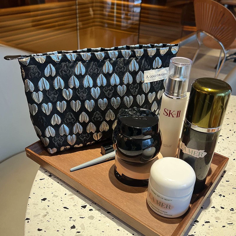Capacious cosmetic bag, three‑dimensional travel organizer with zipper, stylish printed patterns