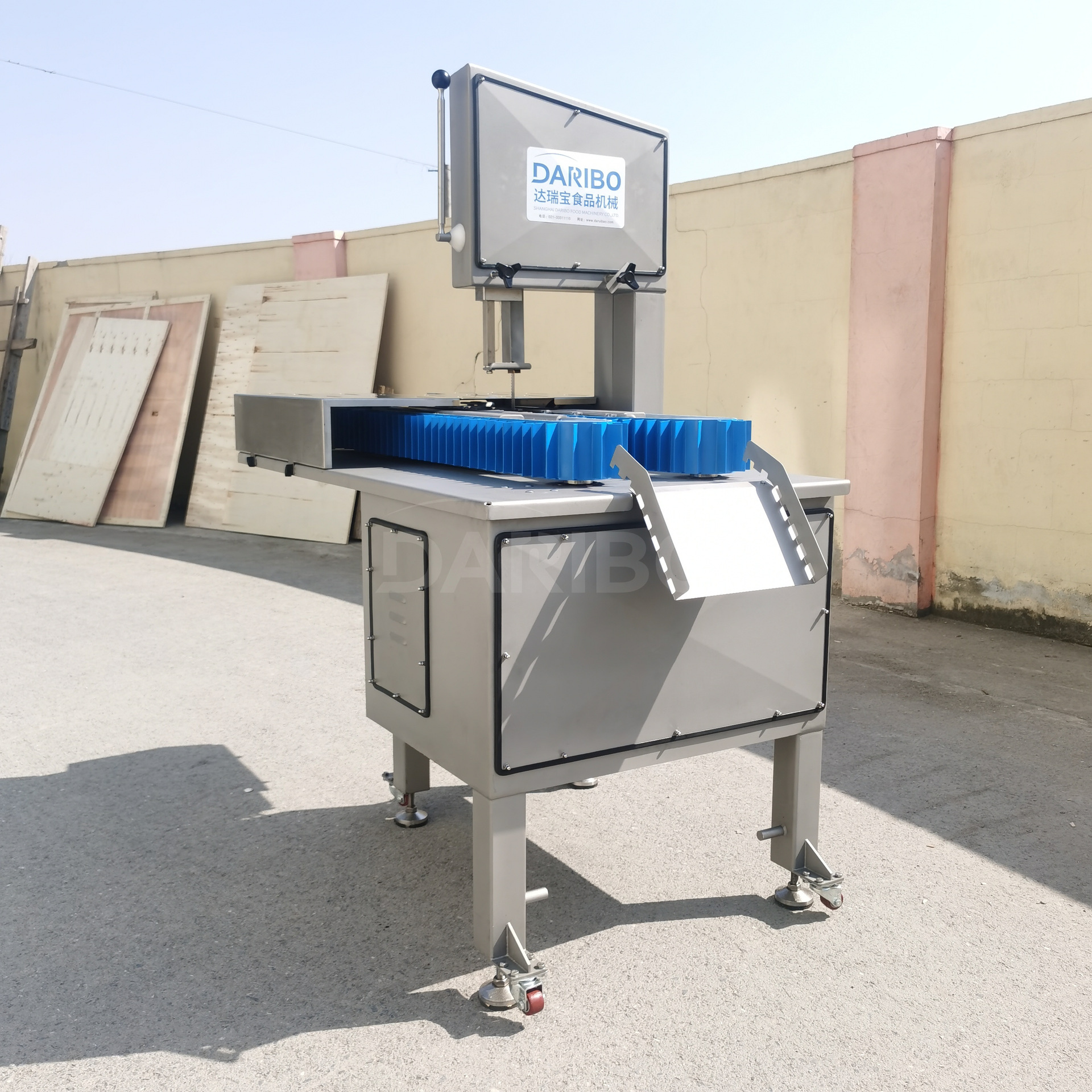 L全自动冻猪蹄猪脚输送式进料轨道分半机 鲜冻牛蹄驴蹄分半设备