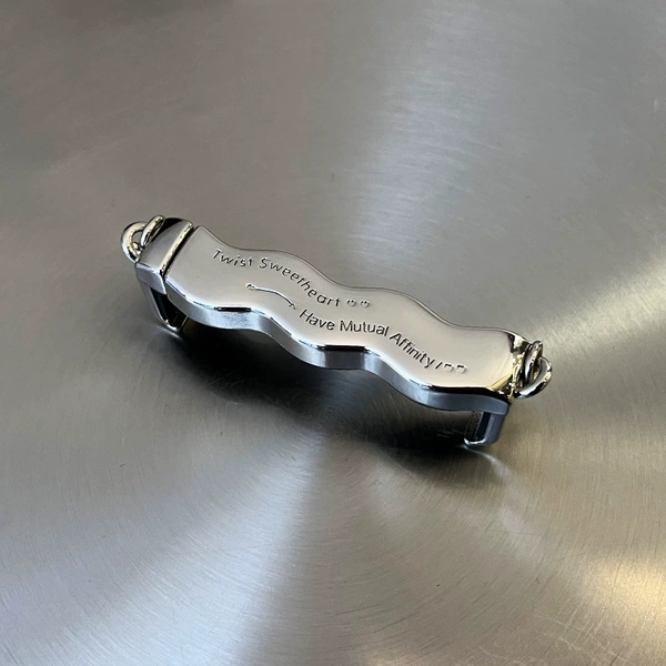 Silver mobile phone wavy back clip
