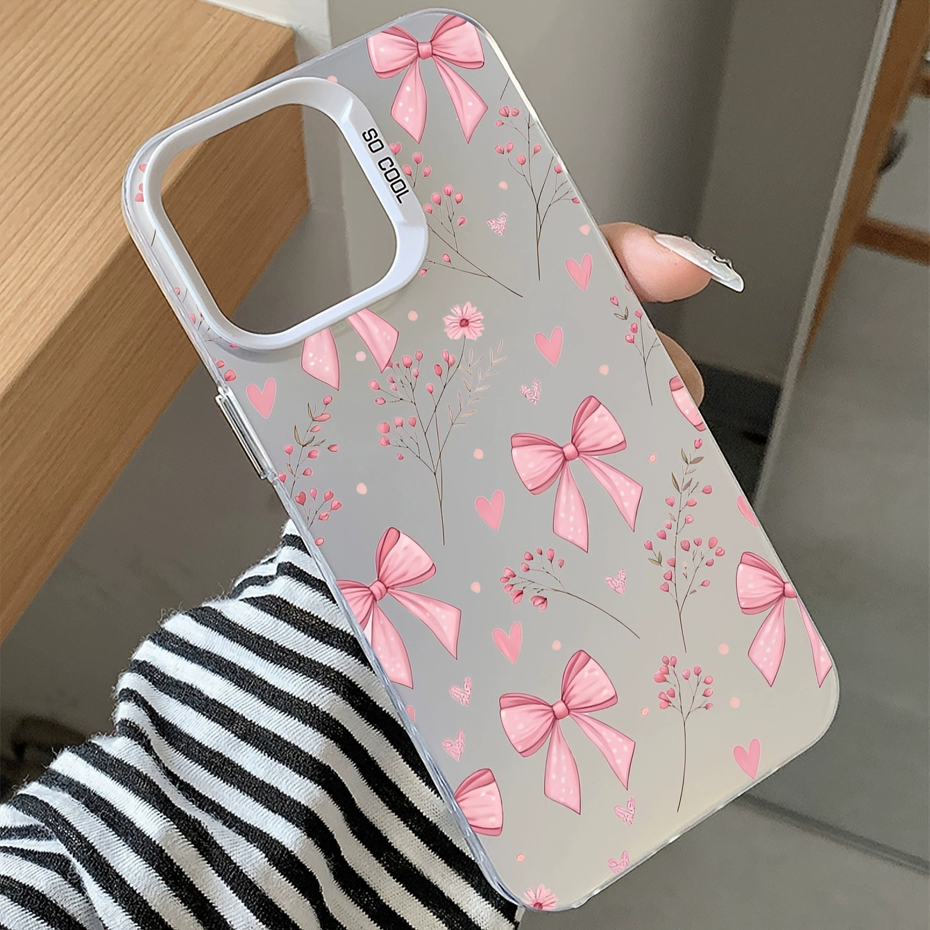Чехол для телефона (Apple iPhone 11–17) серебристая панель с розовым бантом, противоударный, мультяшный