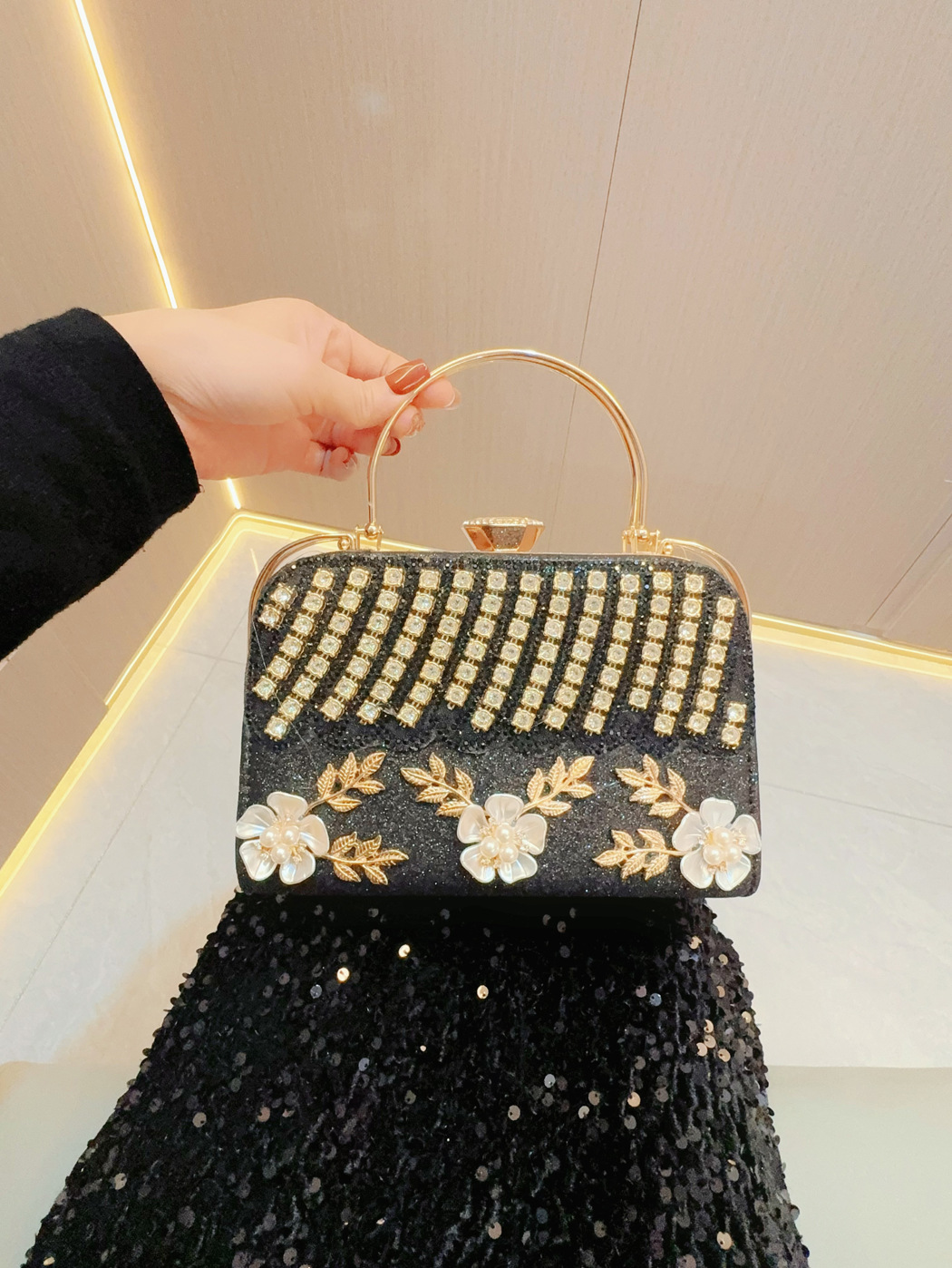 Silver Black Gold Polyester Solid Color Flower Square Evening Bags display picture 3